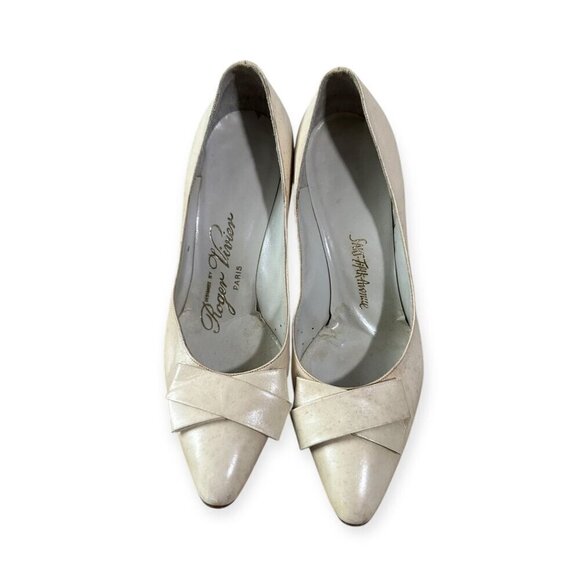 Vintage Roger Vivier Cream Leather Pumps with Flat Bow Detail, Size 5 1/2 - Picture 2 of 13